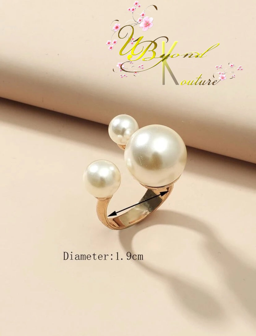Trio Pearly White Pearls Ring